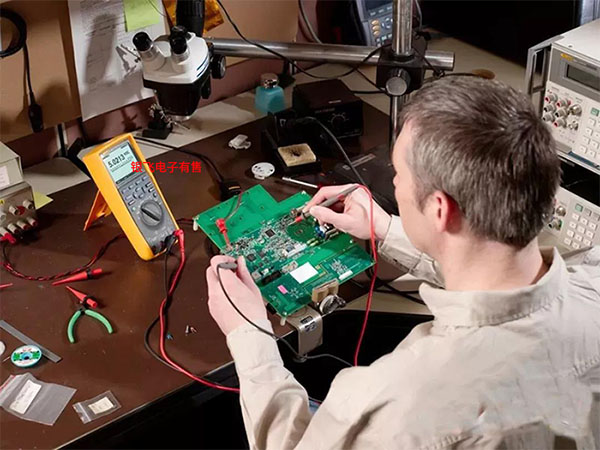Fluke289C数字万用表测试电子元器件