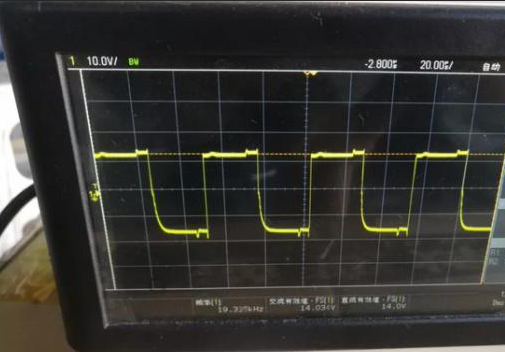 TBS2102B泰克数字示波器进行检测