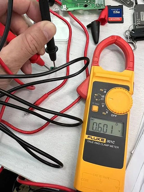FLUKE301刀锋钳表的使用
